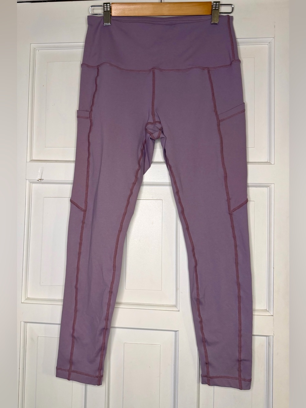 High-Rise Purple-Petal Performance Leggings with Side Pockets